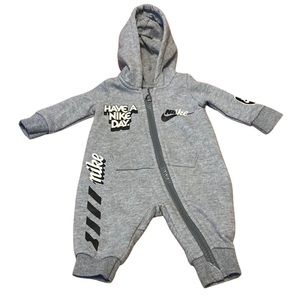 Nike Kids Size Newborn Grey Hooded Have a Nike Day Zip Up Coveralls Streetwear